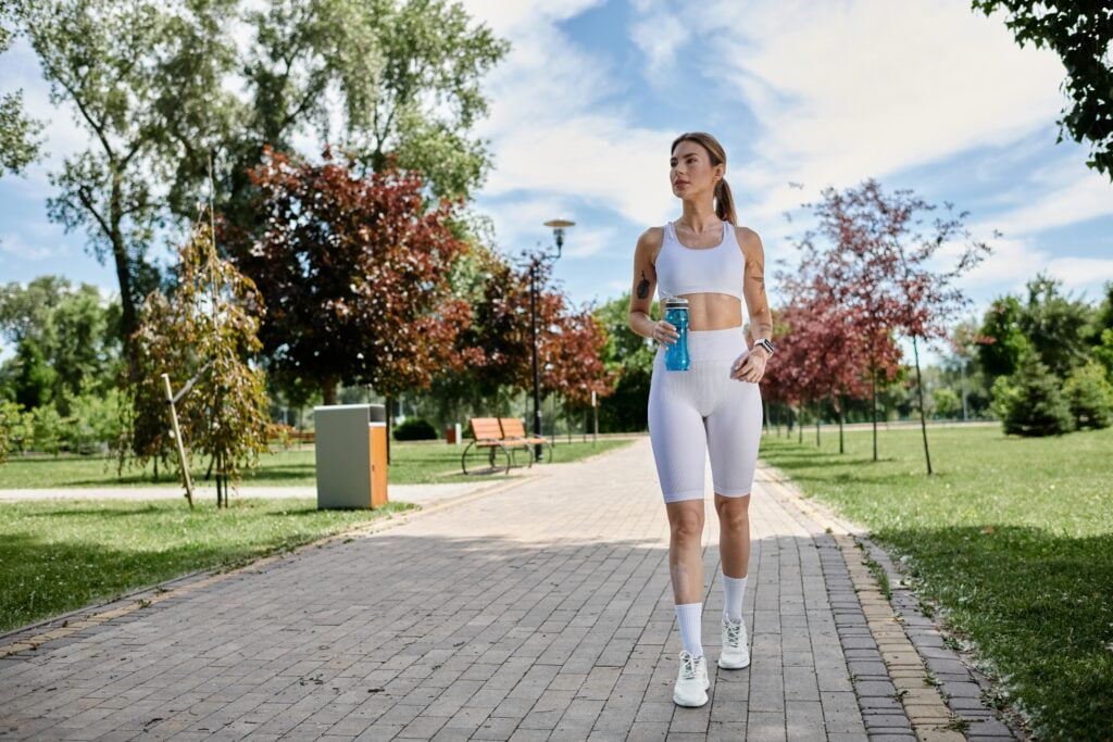 A,Young,Woman,With,Vitiligo,Walks,In,A,Park,,Holding - welltica.dk - Vejen til et bedre liv