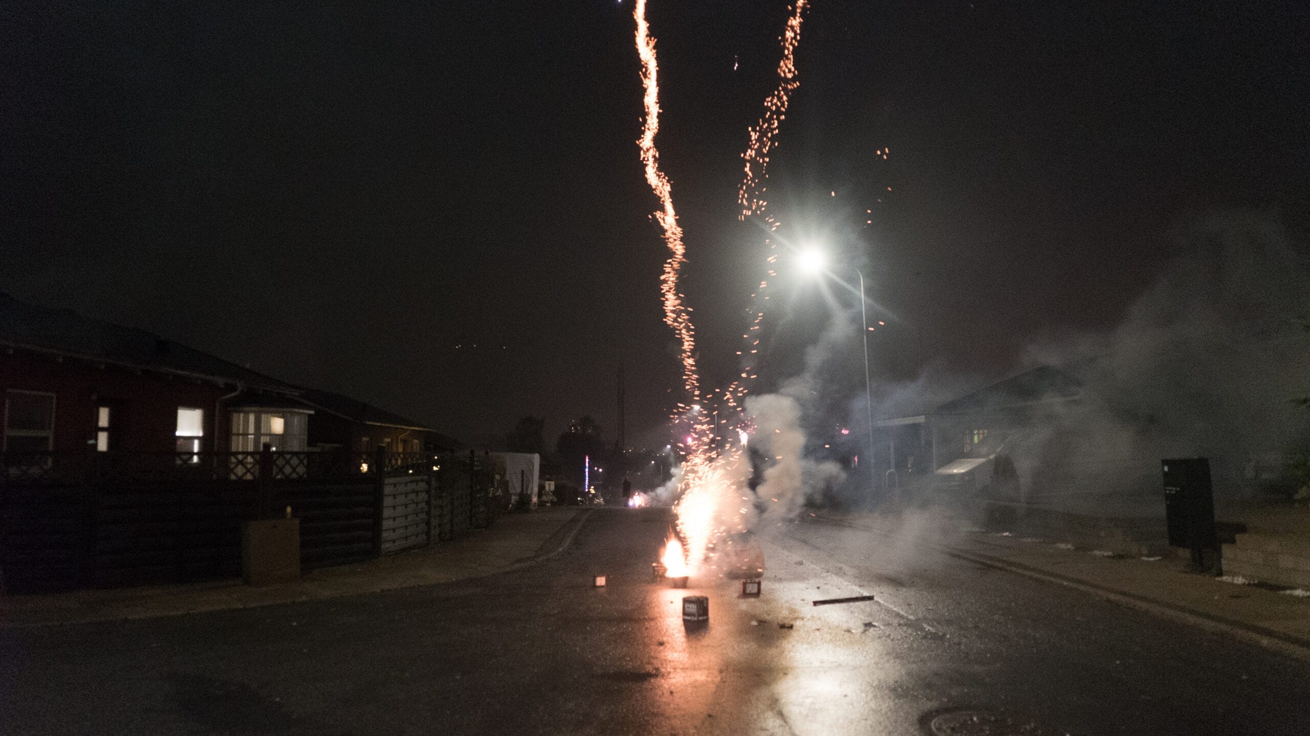 Advarsel! Farlige produkter fundet i fyrværkeri - welltica.dk - Vejen til et bedre liv