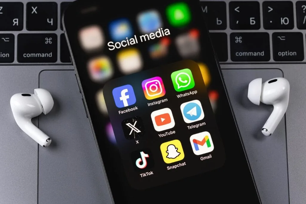 Sådan påvirker sociale medier din hjerne - welltica.dk - Vejen til et bedre liv