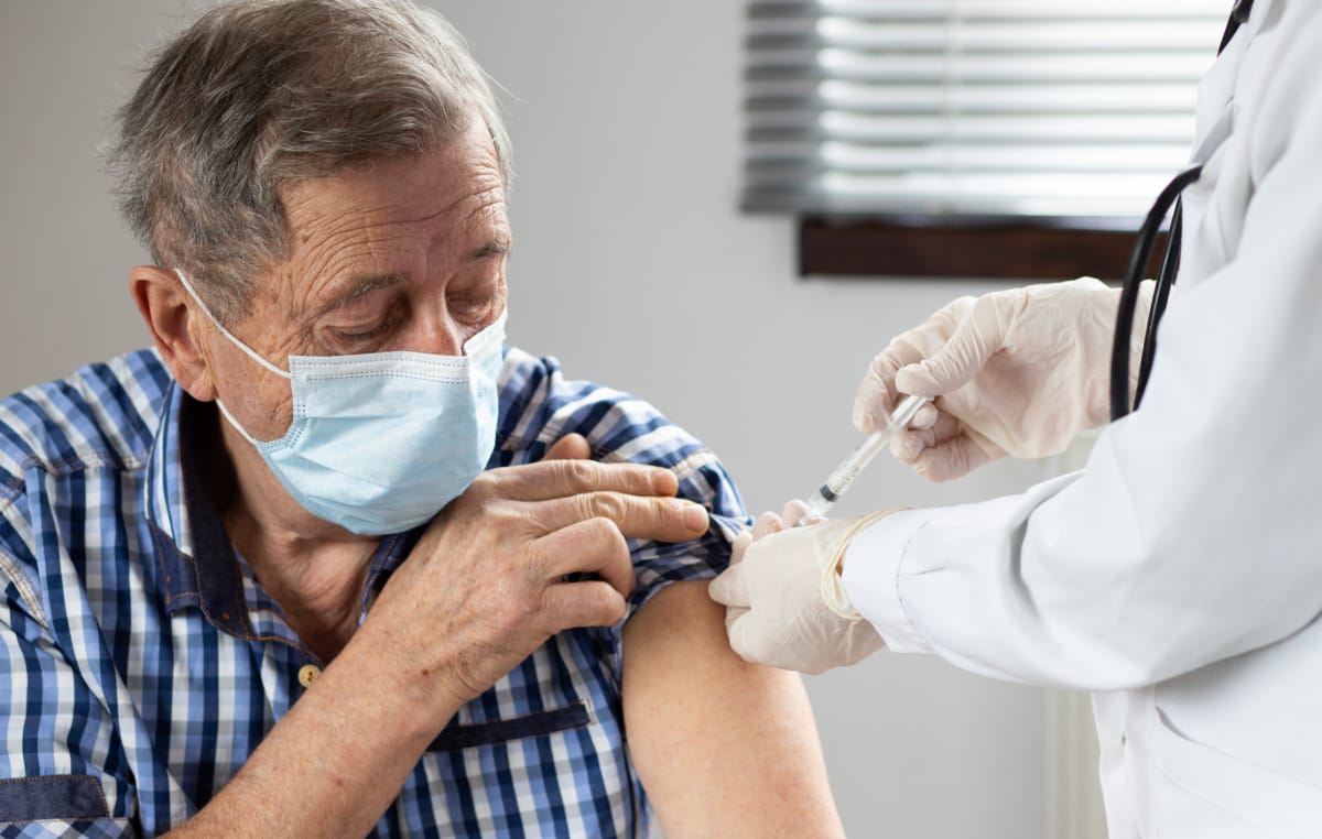 Vaccination, ældre, sygdom, influenza, corona, covid - welltica.dk - Vejen til et bedre liv