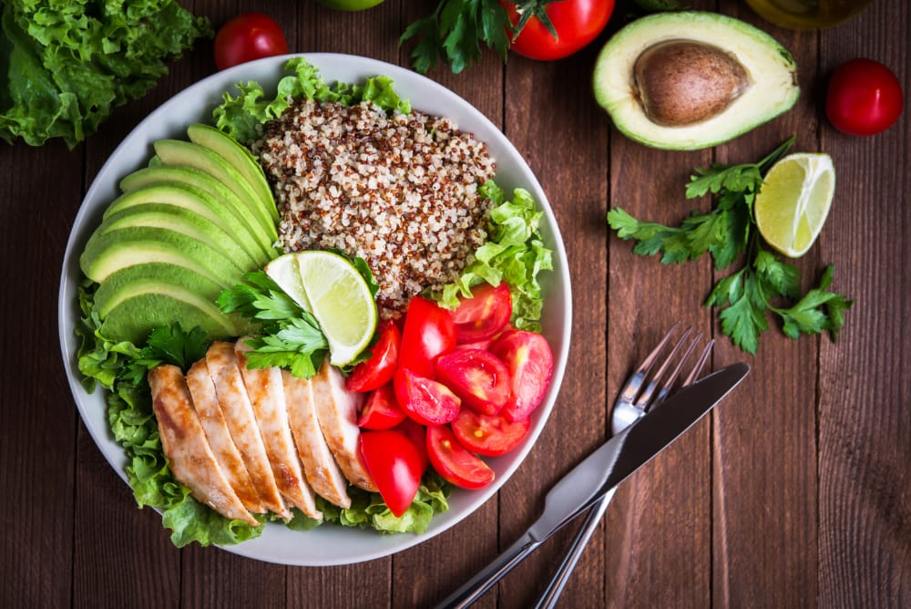 Quinoa, Salat, avocado, tomater - welltica.dk - Vejen til et bedre liv