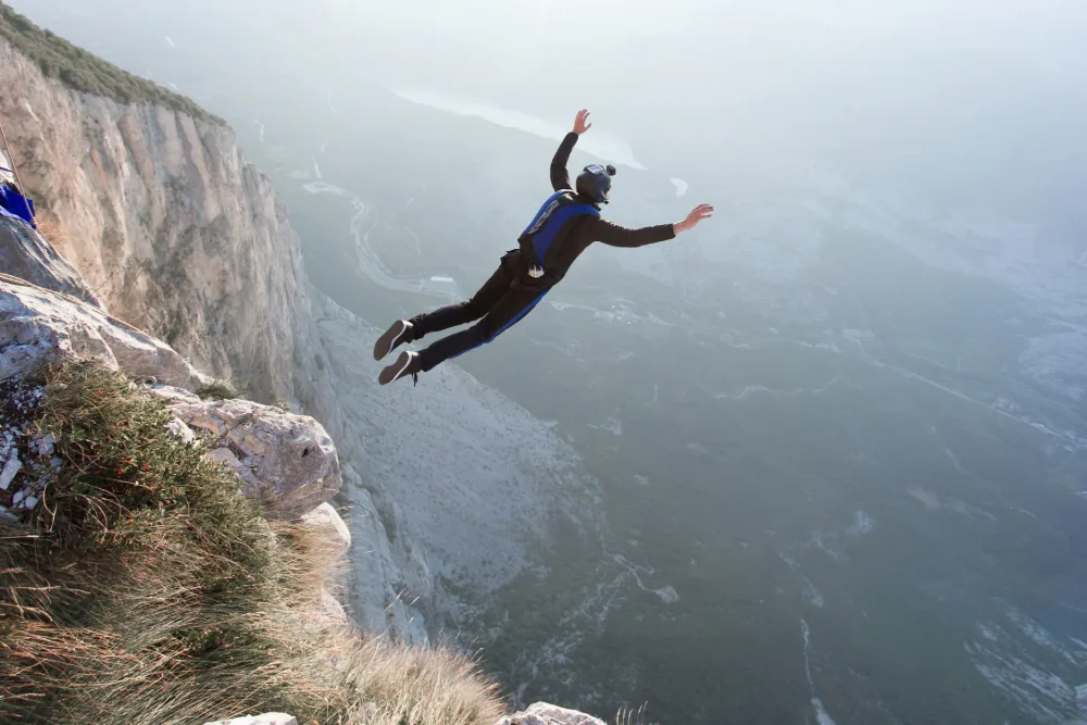 Cliff jumping, skydiving, fare - welltica.dk - Vejen til et bedre liv