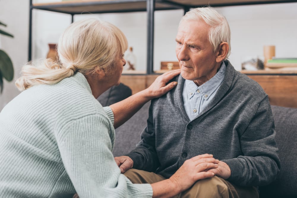 Retired,Couple,Holding,Hands,And,Looking,At,Each,Other,At - welltica.dk - Vejen til et bedre liv