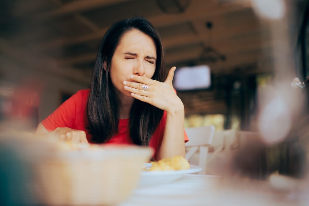 Woman,Feeling,Sick,And,Disgusted,By,Food,Course,In,A - welltica.dk - Vejen til et bedre liv