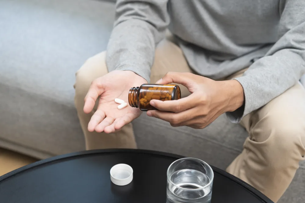 Piller, vand, tage en pille, medicin - welltica.dk - Vejen til et bedre liv