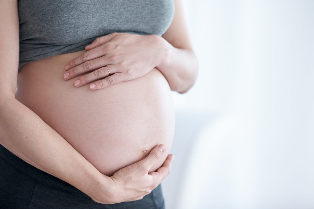 Ready,For,Motherhood.,Cropped,Shot,Of,A,Pregnant,Woman,Standing - welltica.dk - Vejen til et bedre liv