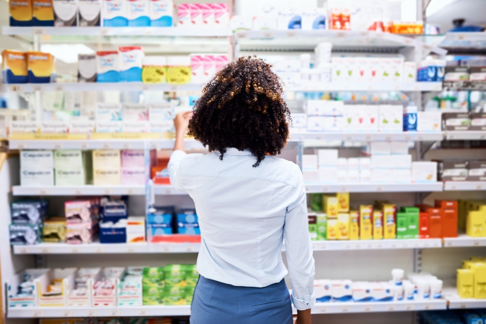 Back,,Pharmacy,And,Medication,With,A,Woman,Customer,Buying,Medicine - welltica.dk - Vejen til et bedre liv
