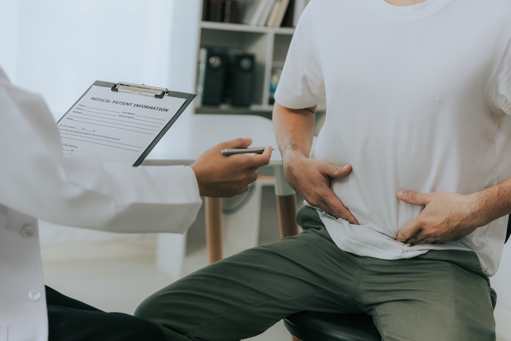 Crohn's,Disease,Or,Ulcerative,Colitis,Concept.,Doctor,Counseling,Male,Patient - welltica.dk - Vejen til et bedre liv