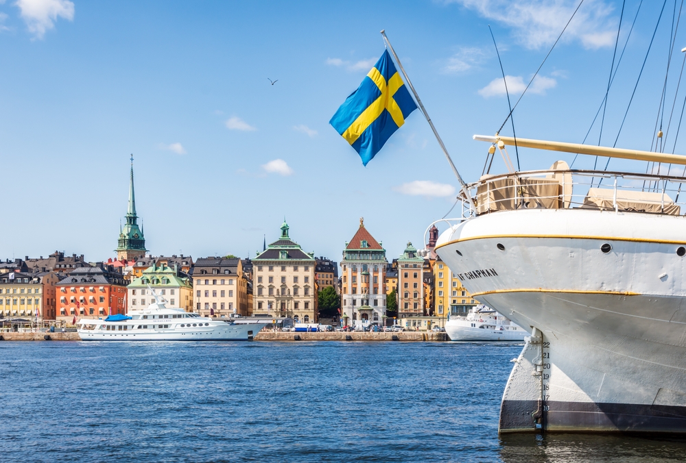 Stockholm,,Sweden,-,August,2,,2024:,A,Swedish,Flag,Flies - welltica.dk - Vejen til et bedre liv
