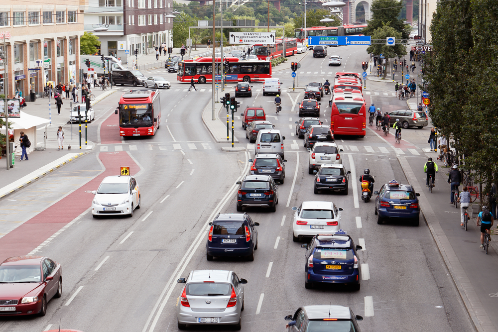 Stockholm,,Sweden,-,August,31,,2015:,Traffic,On,The,Street - welltica.dk - Vejen til et bedre liv