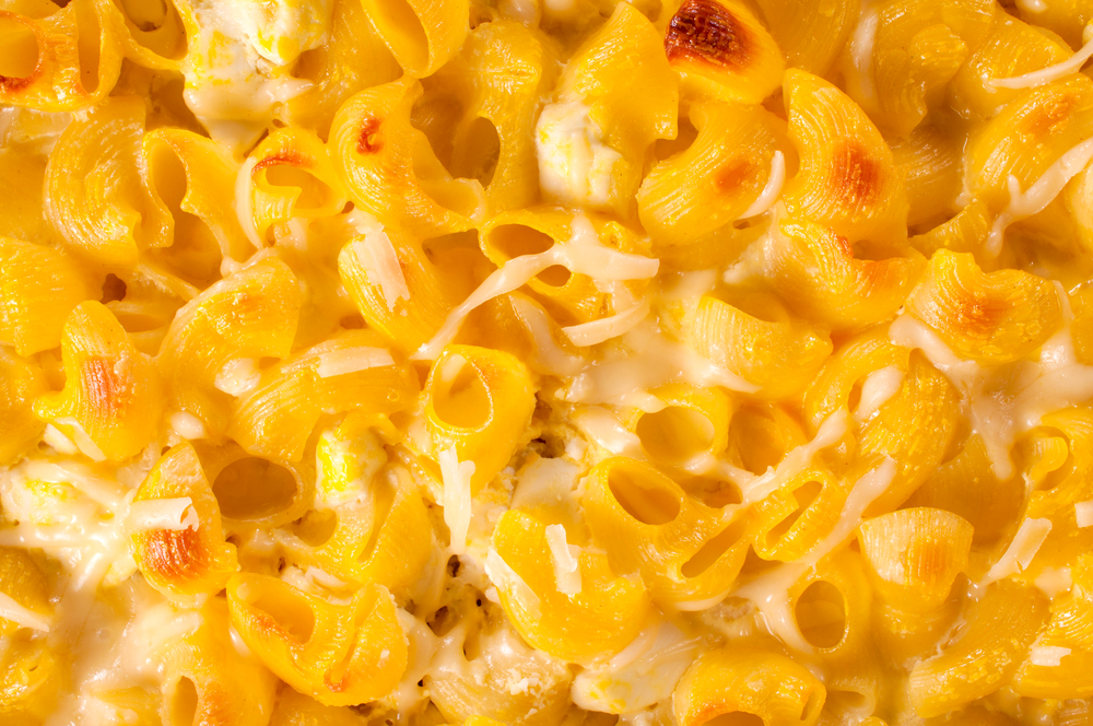FreshYellowMacaroniAdnMeltedCheeseAsBackground - welltica.dk - Vejen til et bedre liv