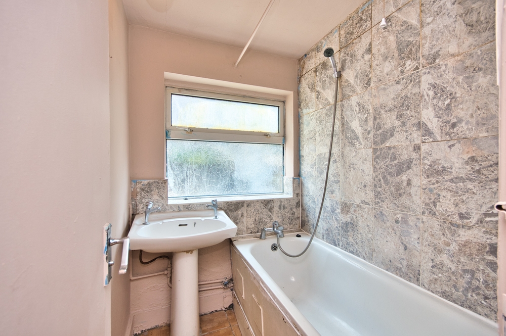 OldVictorianHouseBathroomAndToiletInLondonUk - welltica.dk - Vejen til et bedre liv