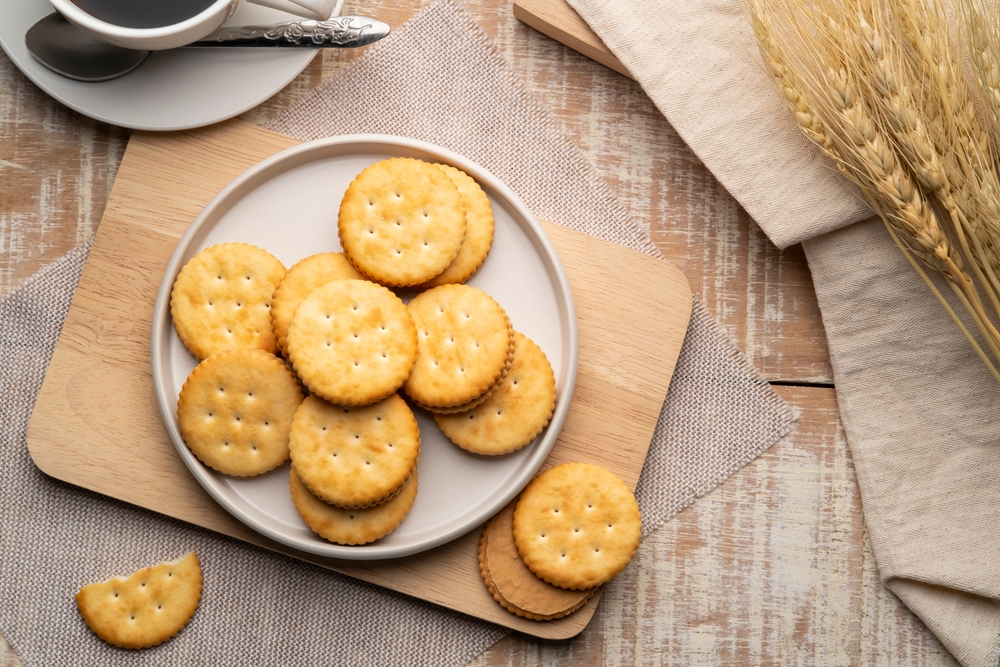 SandwichCrackersFilledWithPeanutButterFlavoredCreamInWhite - welltica.dk - Vejen til et bedre liv
