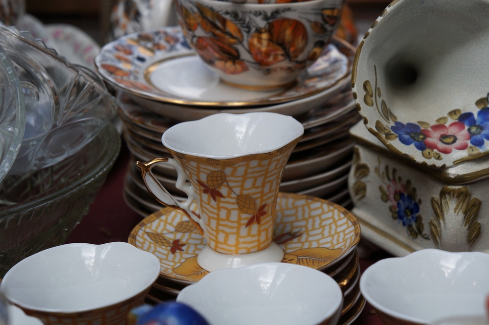 Beautiful,Vintage,Cups,In,A,Flea,Market - welltica.dk - Vejen til et bedre liv
