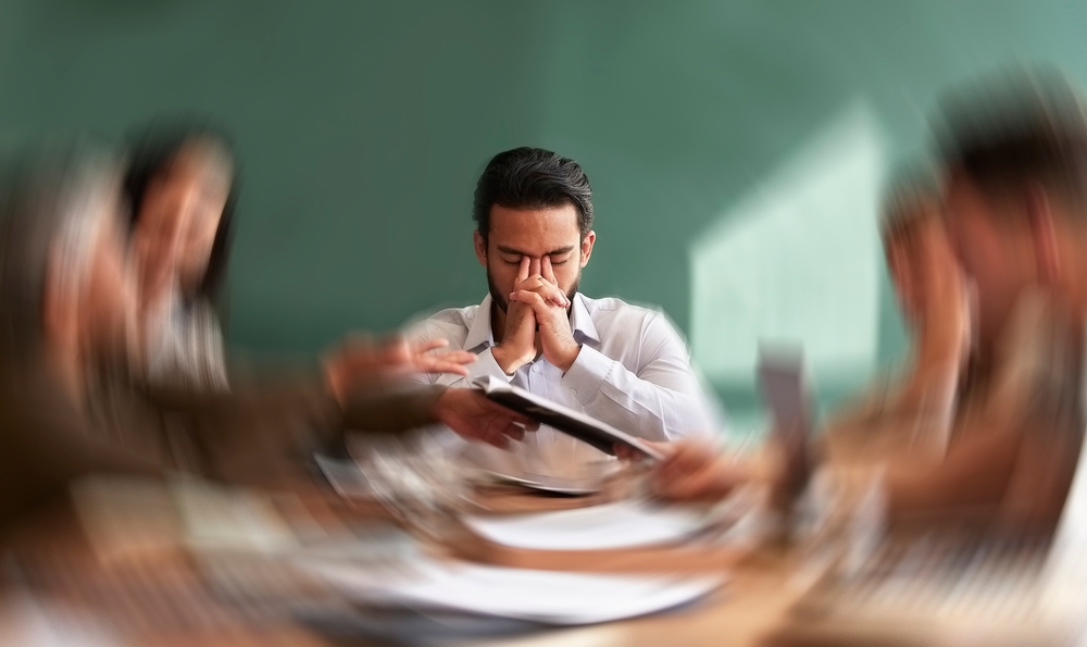 StressMigraineAndMotionBlurWithABusinessManIn - welltica.dk - Vejen til et bedre liv