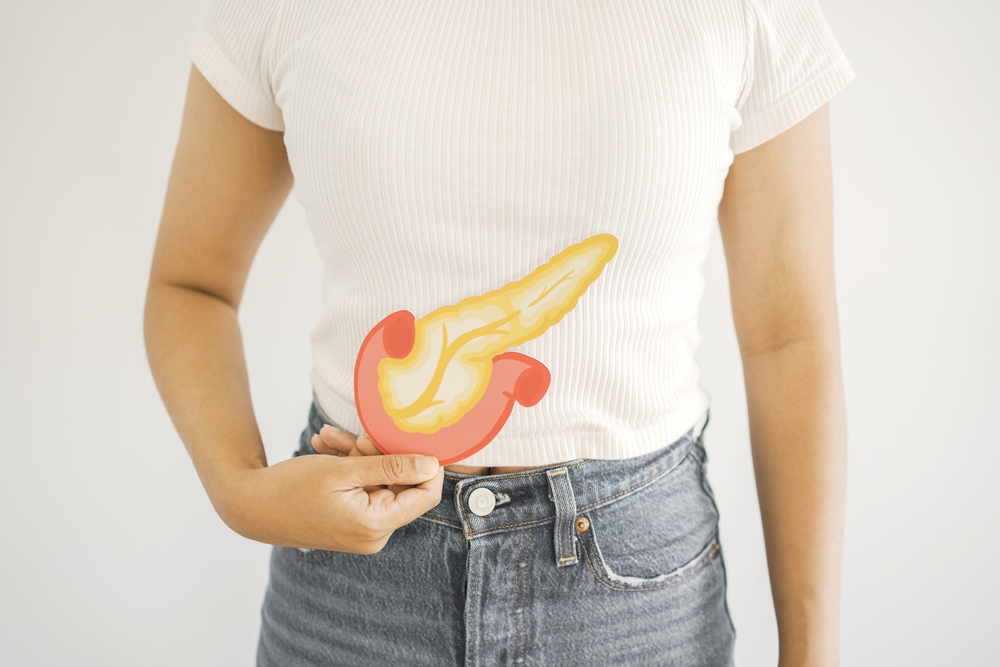 WomanHandsHoldingPancreasPancreatitisAndPancreaticCancerConcept - welltica.dk - Vejen til et bedre liv