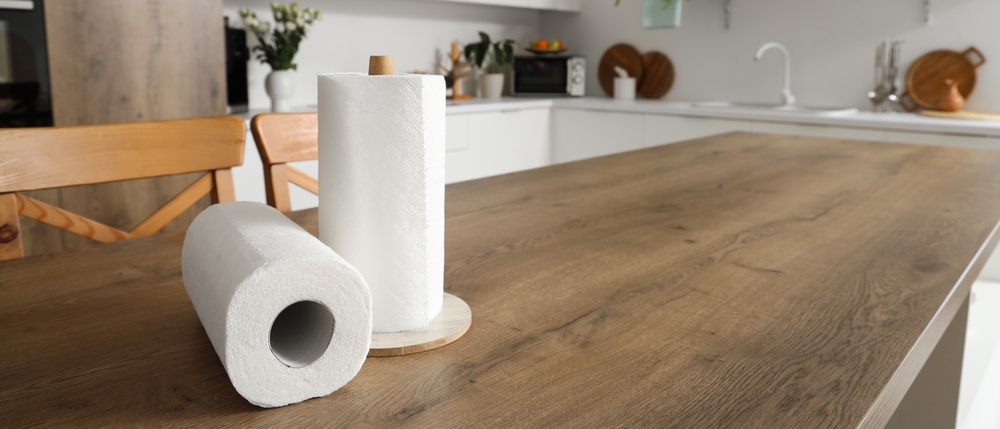 Rolls,Of,Paper,Towels,On,Table,In,Kitchen - welltica.dk - Vejen til et bedre liv