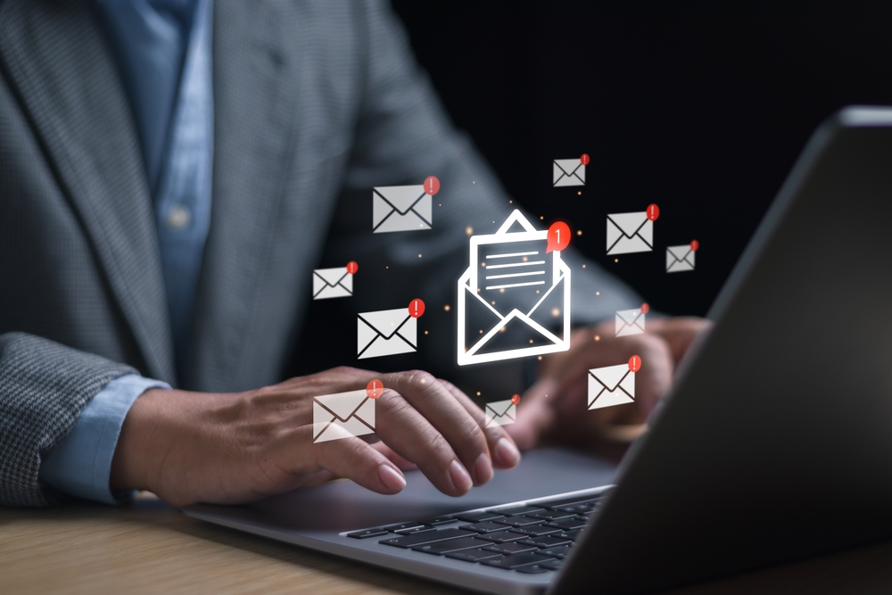NewEmailNotificationConceptBusinessEmailCommunicationDigitalMarketing - welltica.dk - Vejen til et bedre liv