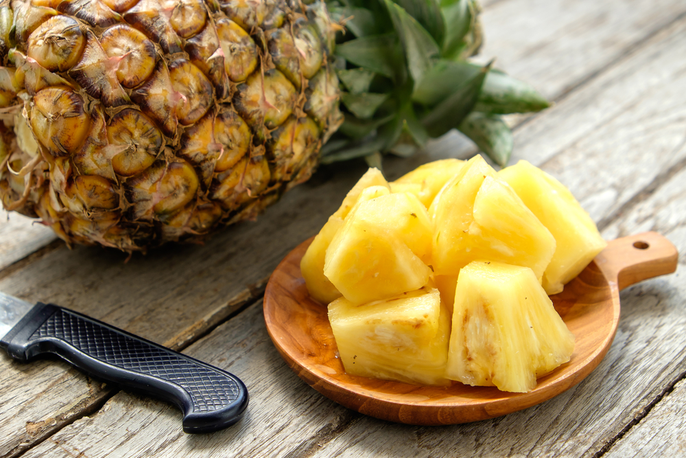 Pineapple,Fruit,Cut,On,Wooden - welltica.dk - Vejen til et bedre liv