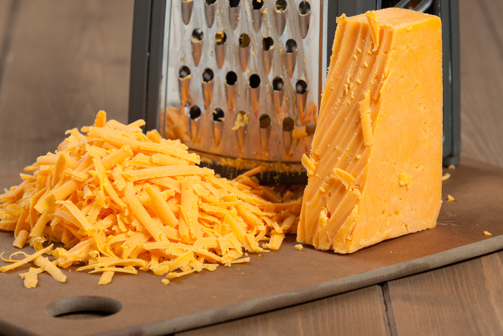 GratedRedLeicesterCheeseGraterCookingIngredient - welltica.dk - Vejen til et bedre liv