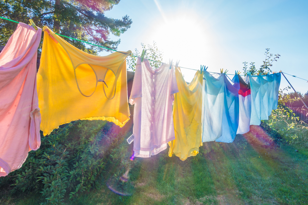 ClothesHangingOnAWashingLineToDry - welltica.dk - Vejen til et bedre liv