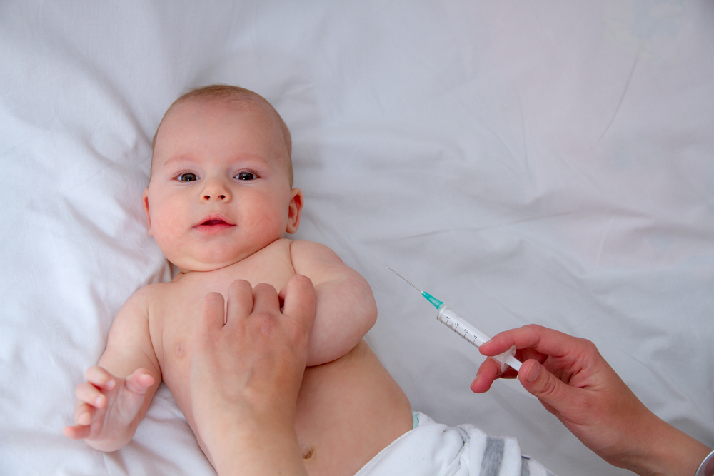 BabyReceivingVaccine - welltica.dk - Vejen til et bedre liv