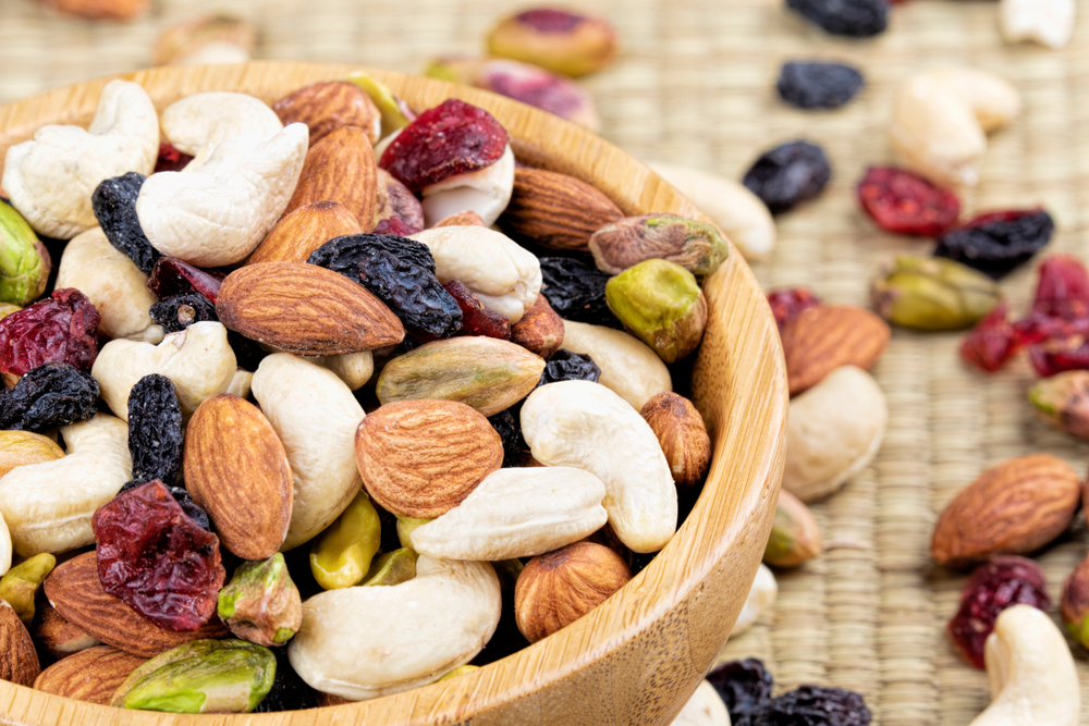 TrailMixOfNutsAndDriedFruitsMakeAGreat - welltica.dk - Vejen til et bedre liv