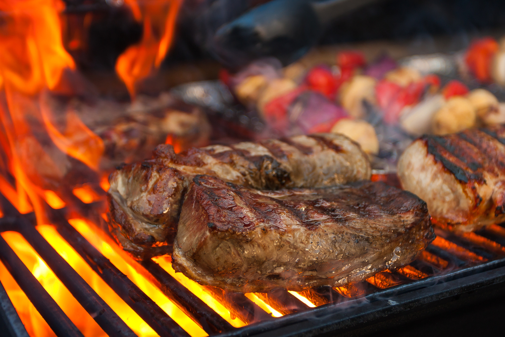 MeatAndVegetablesChar-grilledOverFlame - welltica.dk - Vejen til et bedre liv