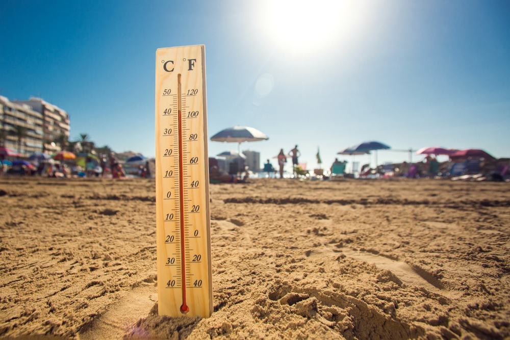 HotWeatherATemperatureScaleOnABeachShowsHigh - welltica.dk - Vejen til et bedre liv