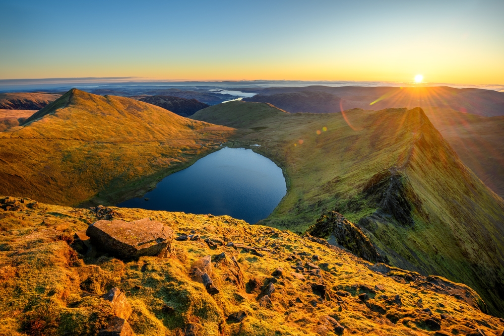 GoldenSunriseFromHelvellynInTheLakeDistrictOverlookingStriding - welltica.dk - Vejen til et bedre liv