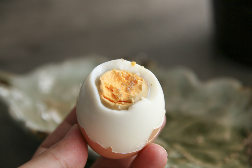 BoiledEggWithOrganicSalt - welltica.dk - Vejen til et bedre liv