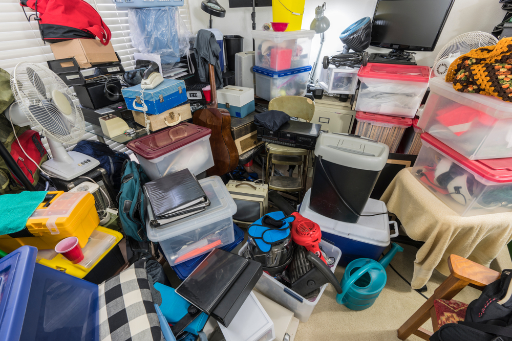 HoarderRoomPackedWithStorageBoxesOldElectronicsFilesBusiness - welltica.dk - Vejen til et bedre liv