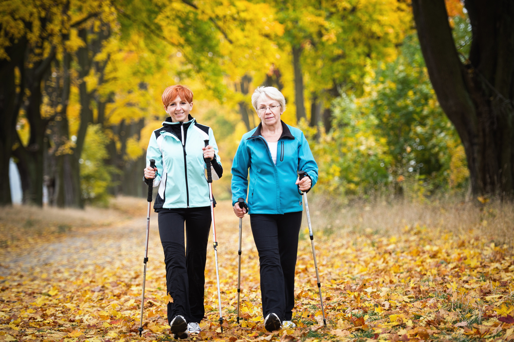MotherAndDaughterTrainNordicWalking - welltica.dk - Vejen til et bedre liv