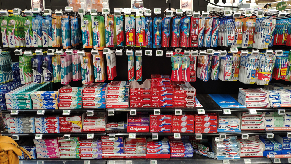 Strasbourg-France26January2020ToothpasteAndToothbrushesOf - welltica.dk - Vejen til et bedre liv