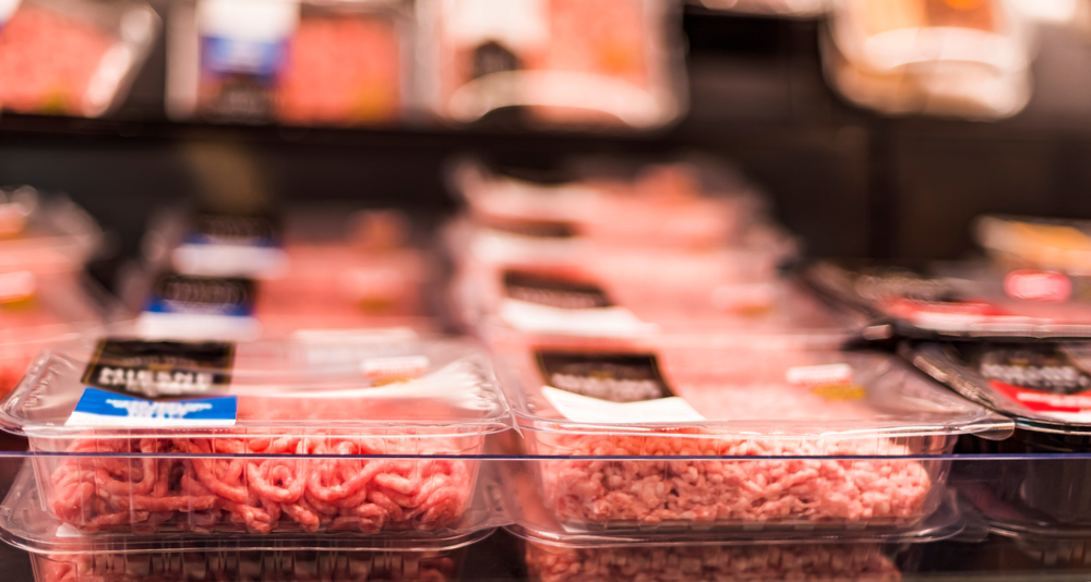 MeatProductsPutUpForSaleInASupermarketCommercial - welltica.dk - Vejen til et bedre liv