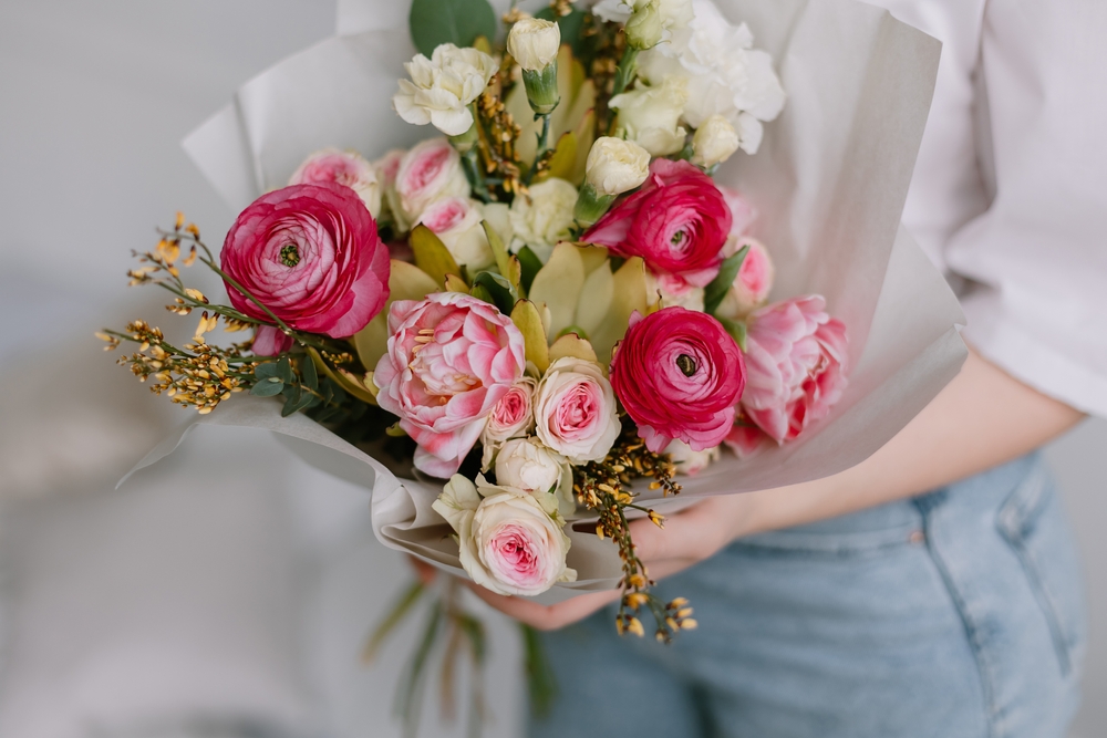 BouquetForTheBrideInFemaleHandsFlowersForThe - welltica.dk - Vejen til et bedre liv