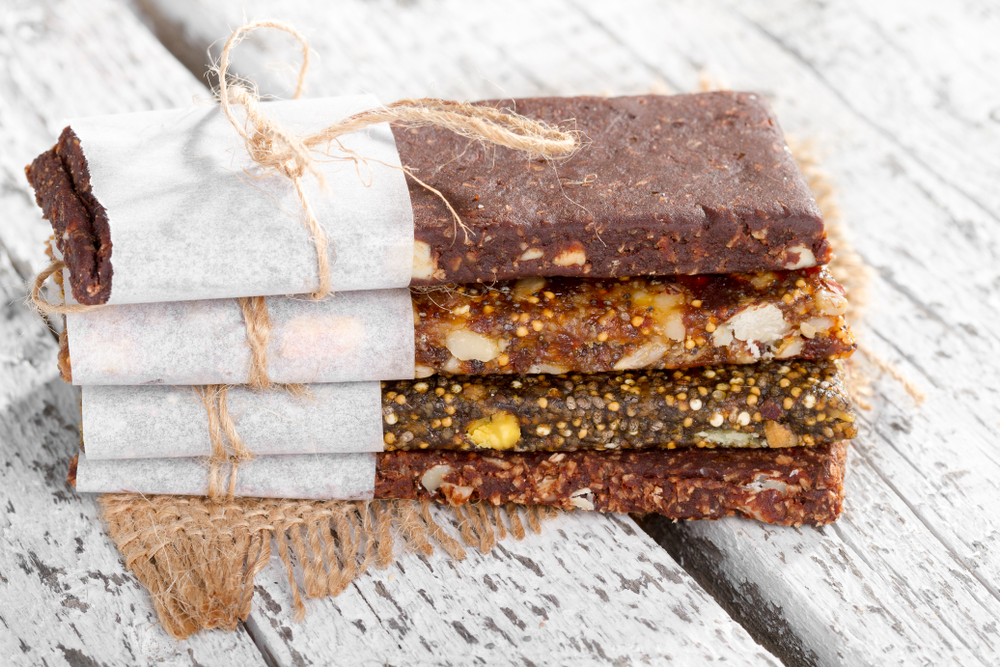 HealthyBarsWithNutsSeedsAndDriedFruitsOnThe - welltica.dk - Vejen til et bedre liv