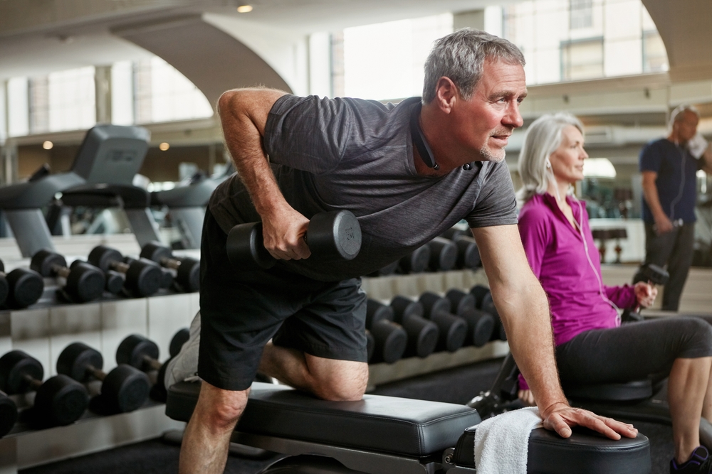 FitnessWeightsAndSeniorManInGymForWorkoutTraining - welltica.dk - Vejen til et bedre liv