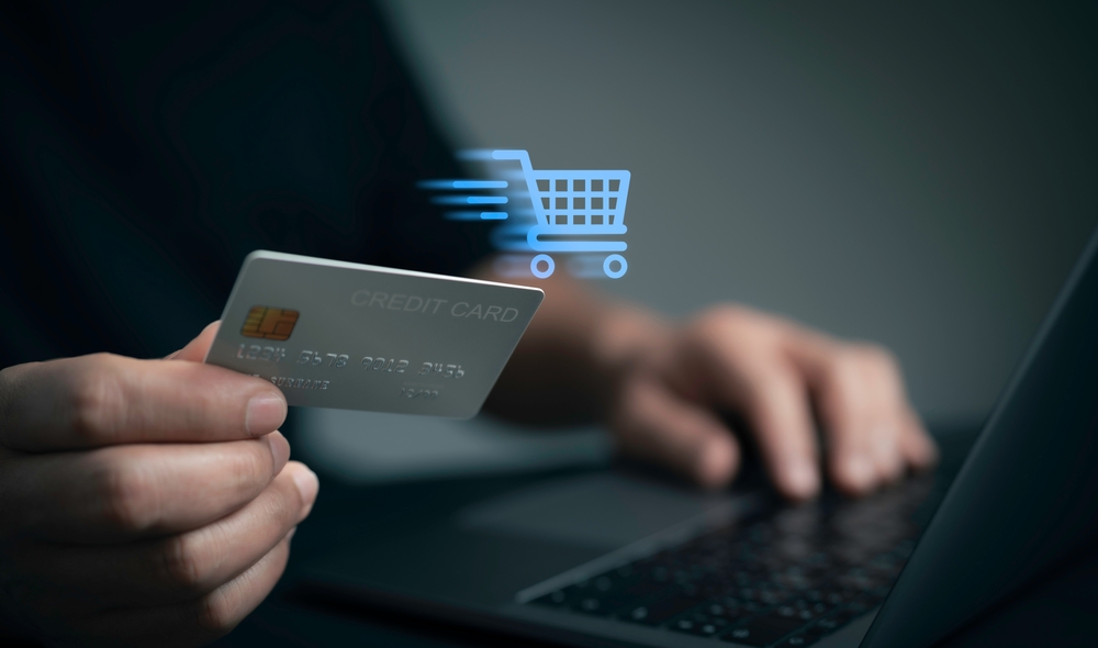 ManUseLaptopWithOnlineShoppingDigitalCartWithCredit - welltica.dk - Vejen til et bedre liv