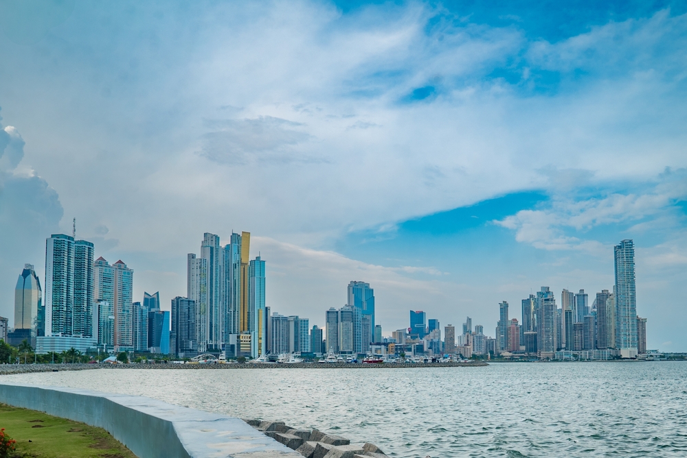 ADaytimeViewOfPanamaCitysModernSkylineSeenFrom - welltica.dk - Vejen til et bedre liv