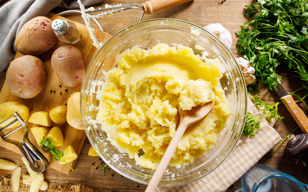 PreparingMashedPotatoesDeliciousAndComfortingHomemadeMeal - welltica.dk - Vejen til et bedre liv