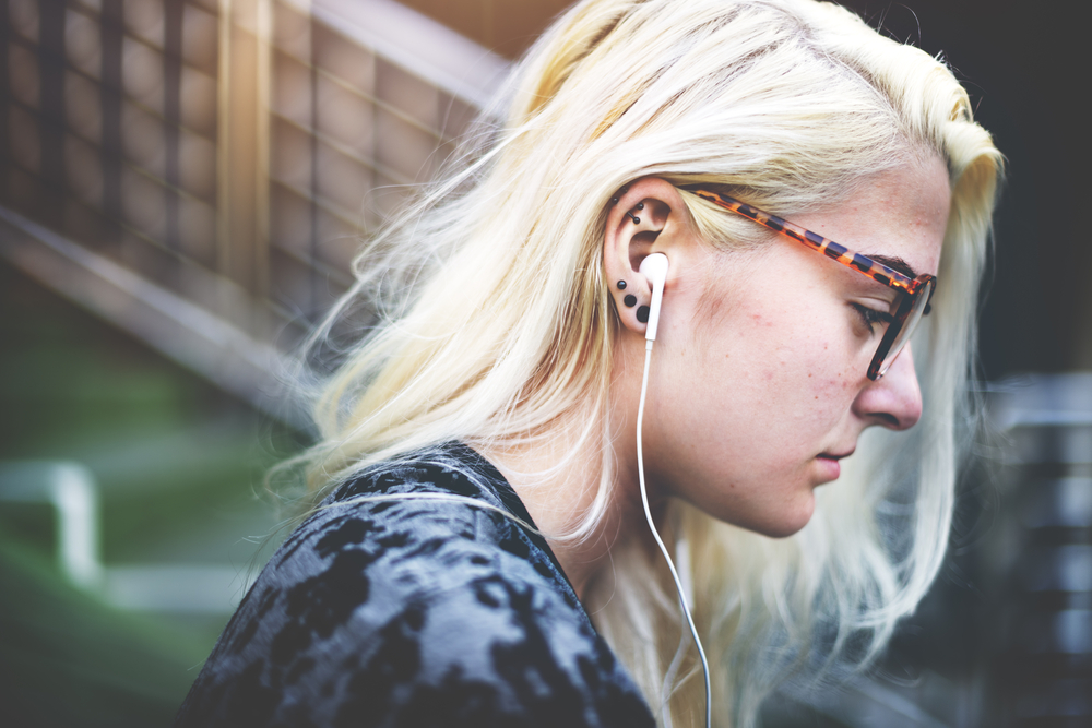 BeautifulBlondeCasualExerciseFashionYouthConcept - welltica.dk - Vejen til et bedre liv