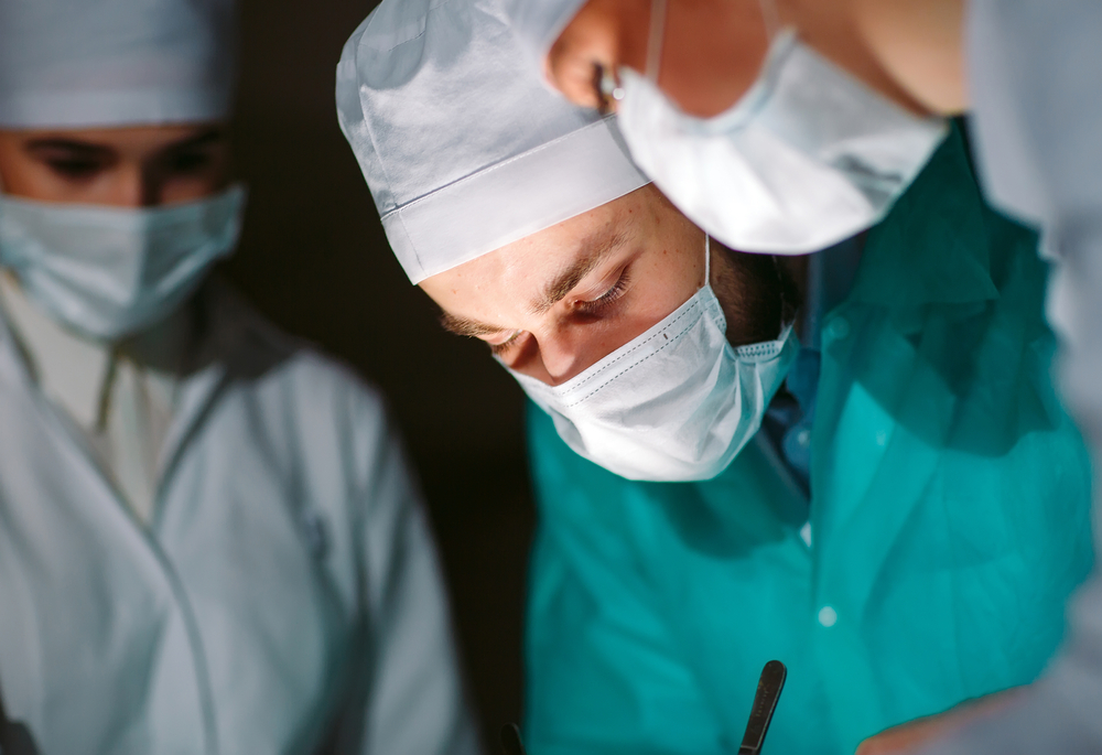 TheSurgeonMakesAnOperation - welltica.dk - Vejen til et bedre liv