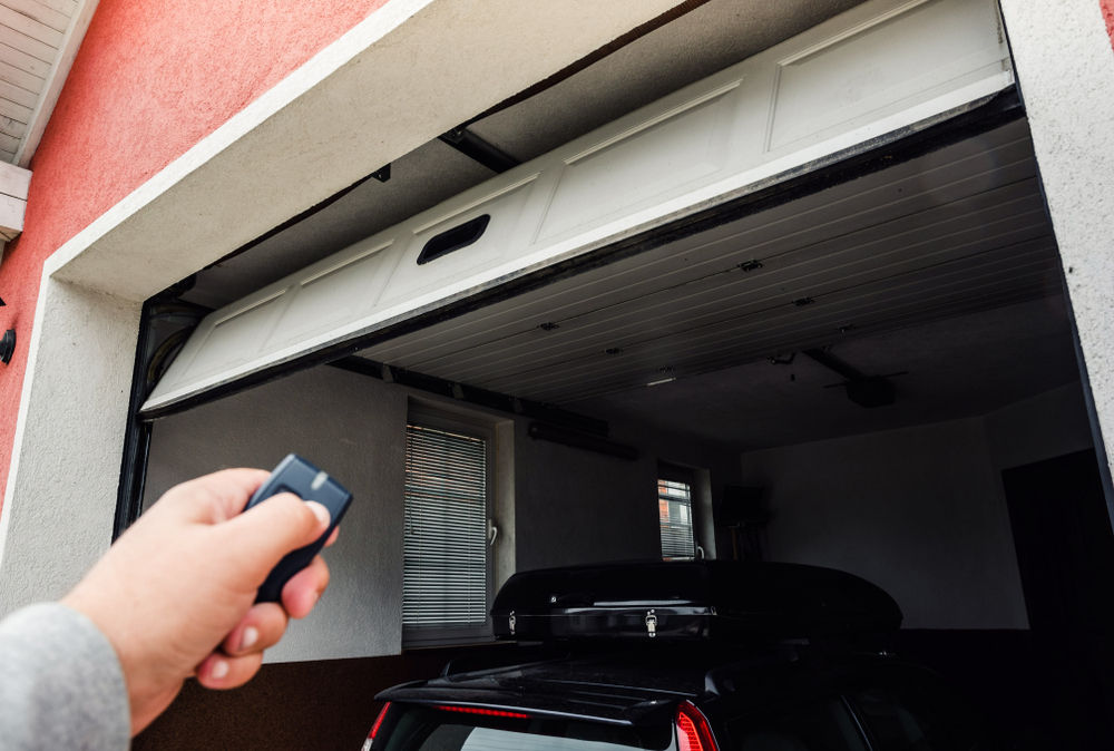 GarageDoorPvcHandUseRemoteControllerForClosingAnd - welltica.dk - Vejen til et bedre liv