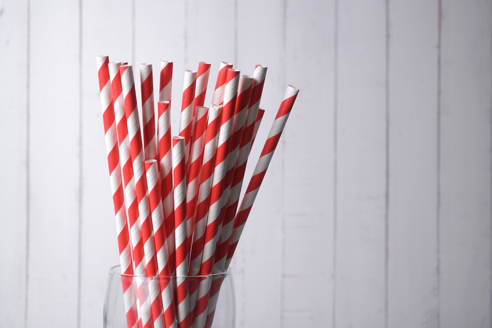 CloseupOfDrinkingStrawsForPartyColorfulDisposableEco-friendlyStraws - welltica.dk - Vejen til et bedre liv