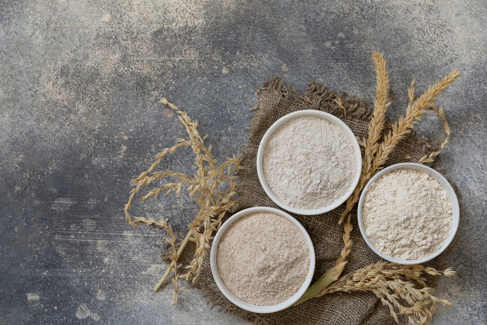 FoodAndBakingIngredientWheatFlourCoarseFromWholeWheat - welltica.dk - Vejen til et bedre liv