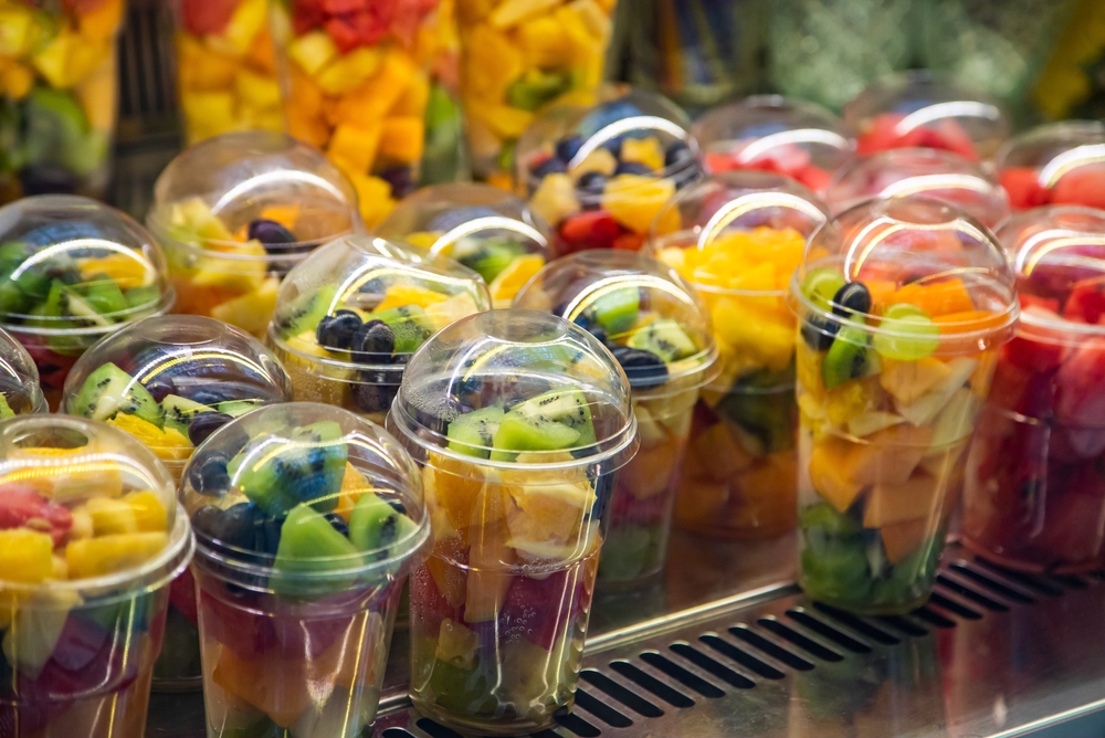 FruitSlicingInACupExhibitionOfAPlasticBox - welltica.dk - Vejen til et bedre liv