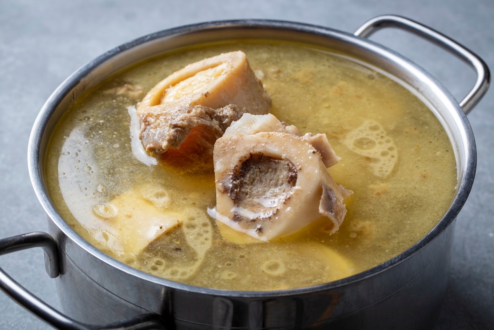 BoiledBoneAndBrothHomemadeBeefBoneBrothIsCooked - welltica.dk - Vejen til et bedre liv