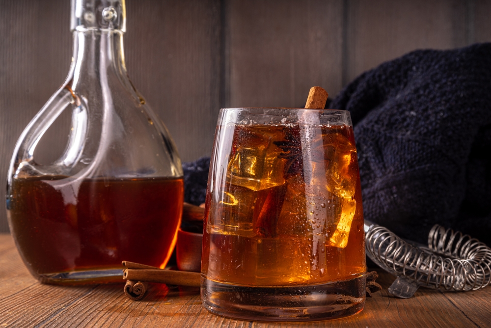 MapleSyrupAutumnCocktailsBoozyStrongAlcoholNon-alcoholicMocktailDrinks - welltica.dk - Vejen til et bedre liv
