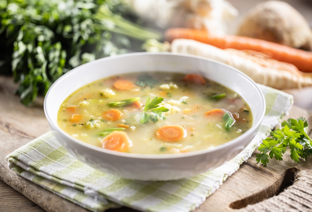 SpringVegetableSoupWithChoppedAndGratedRootVegetablesSeasoned - welltica.dk - Vejen til et bedre liv